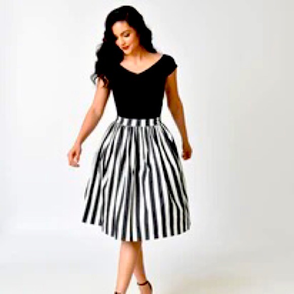 Unique Vintage Skirts Rare Nwot 95s Black White Stripe High Waist